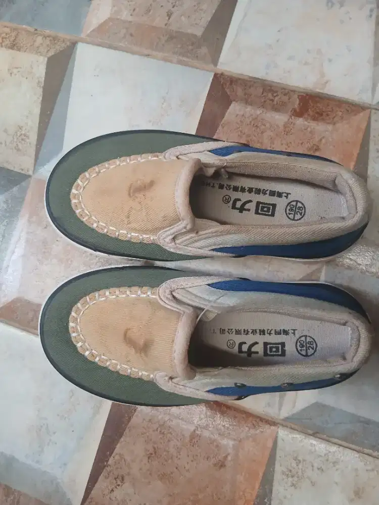 Sepatu santai untk anak