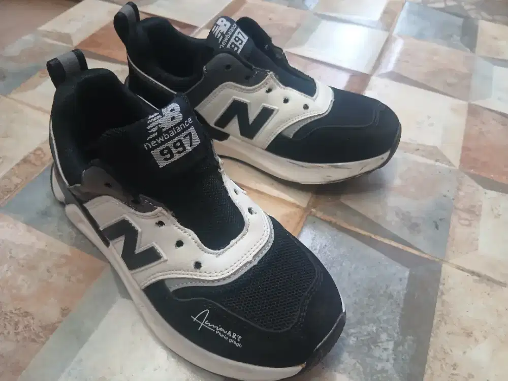 Sepatu sekolah dan santai untk anak