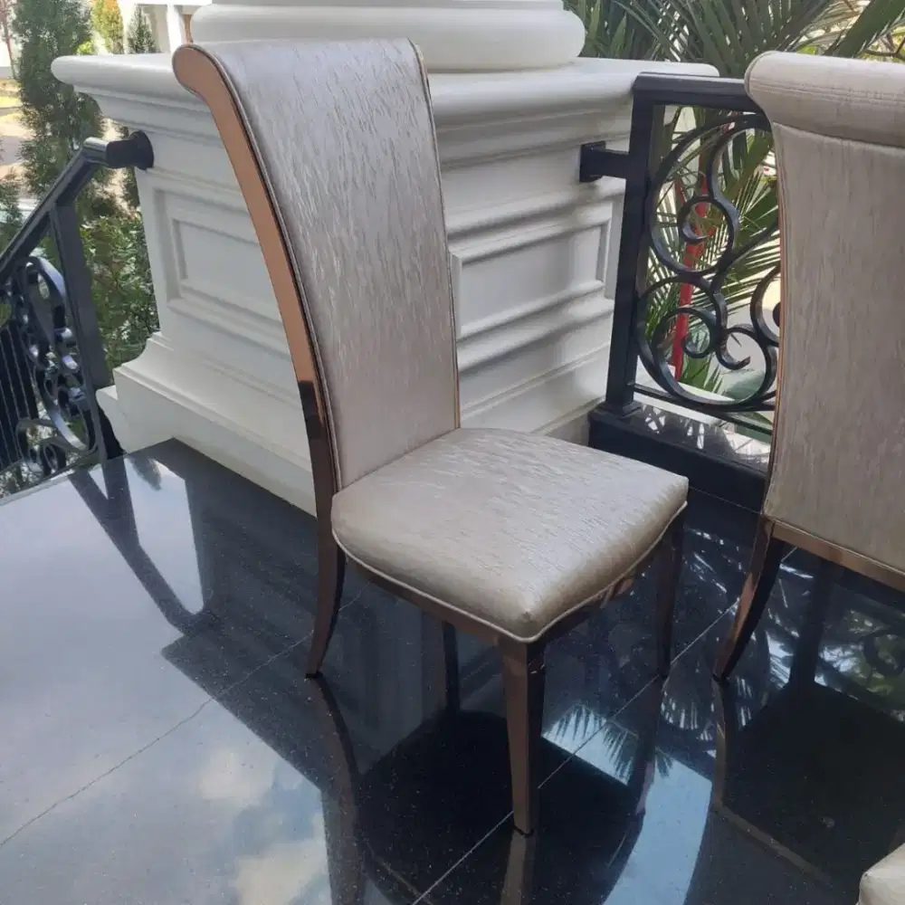 Dining chair gold