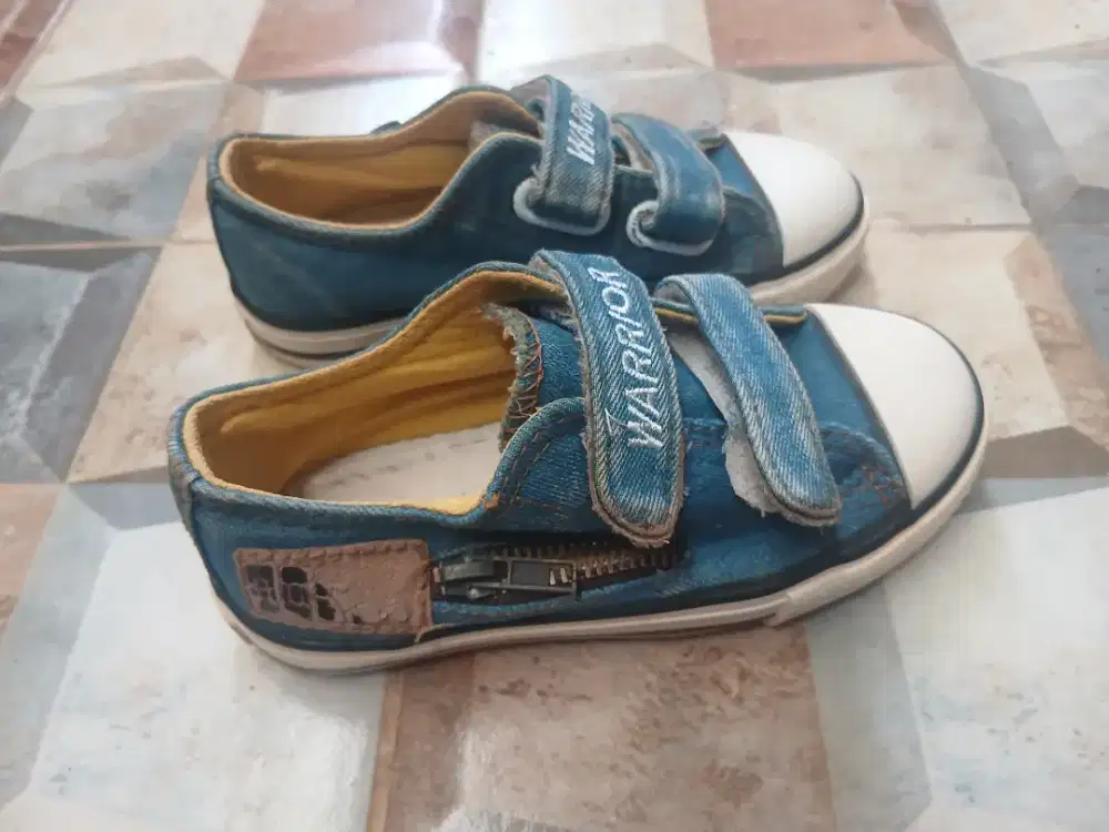 Sepatu santai untk anak ori