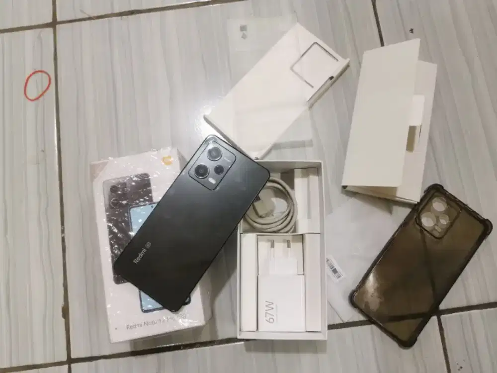 Redmi note 12 pro 5G
Ram 8/256
