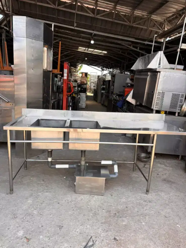 SINK 2 LUBANG SAYAP INCLUDE GREASE TRAP
Ukuran 220x75x85
Lubangnya