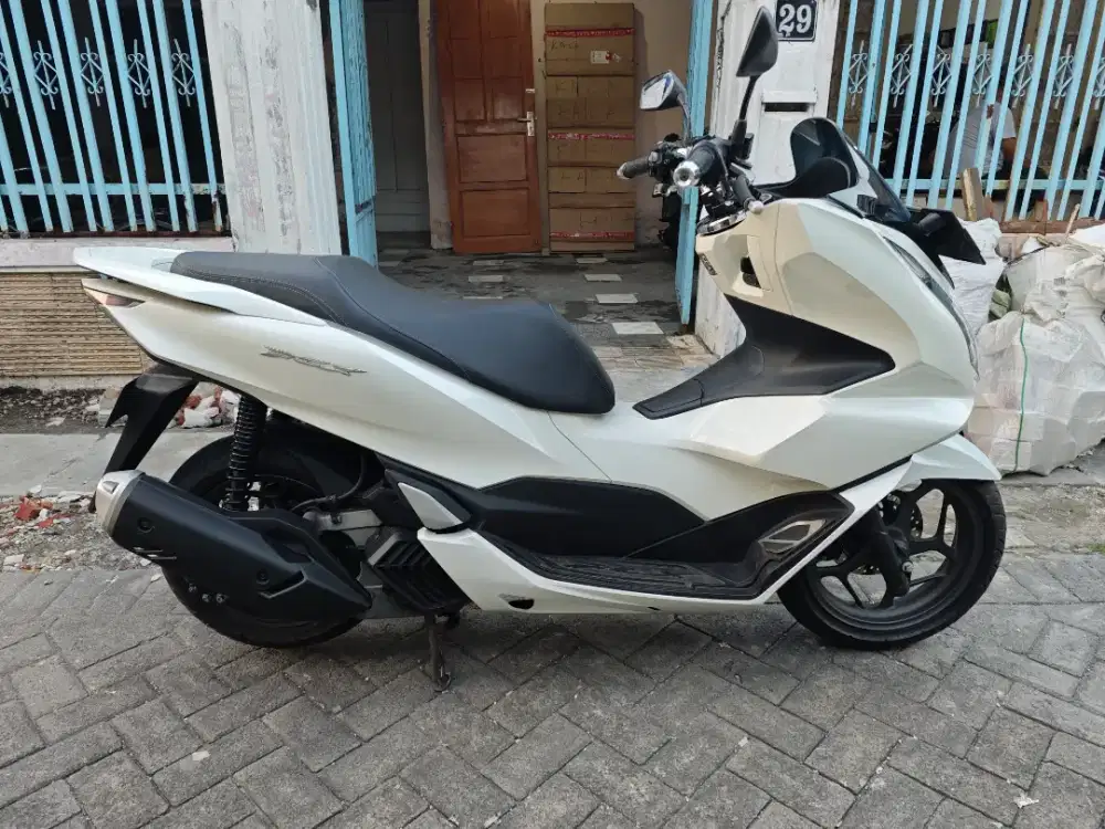 Pcx 2022 km 16 rb istimewa siap pakai samsat kdg cowek