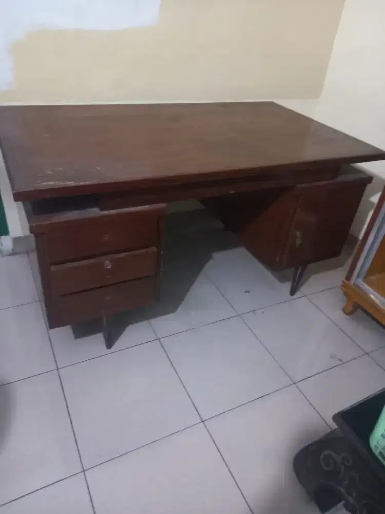 Meja Kantor Jati