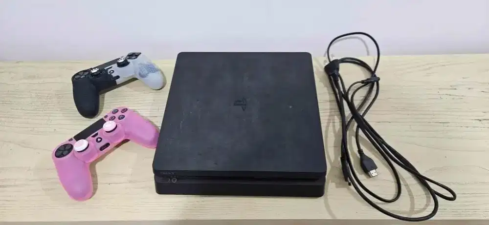PS4 Slim 1 TB (Bekas)