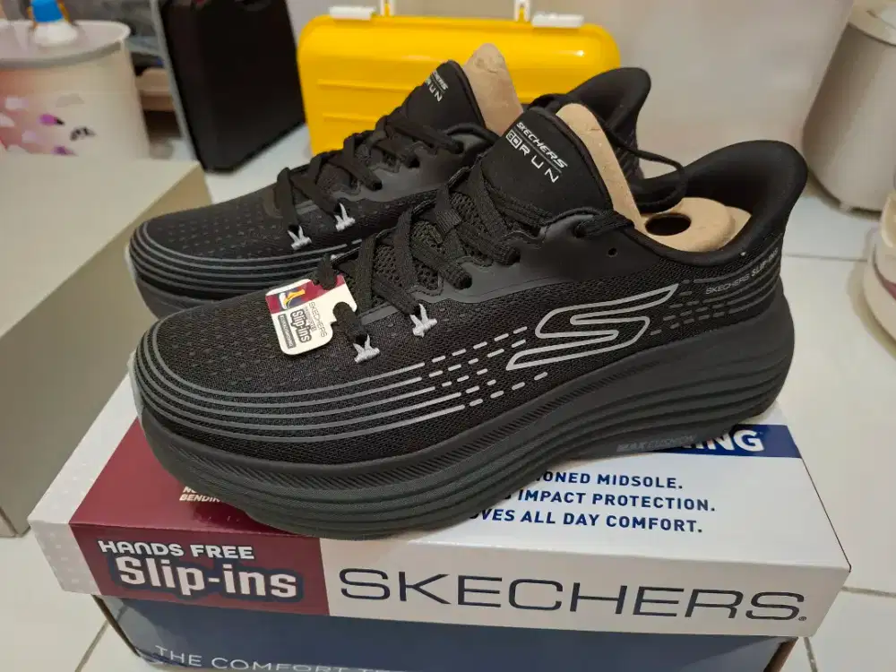 Sepatu Skechers Max Cushioning Endeavour Black Charcoal Uk. 43