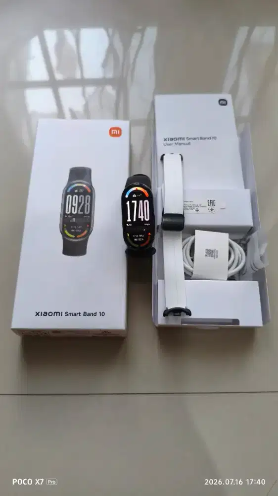 Xiaomi Smart Band 10 Black Fullset Istimewa bonus 1 strap magnet putih