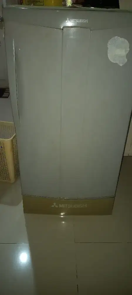 Kulkas 1 pintu merk Mitsubishi