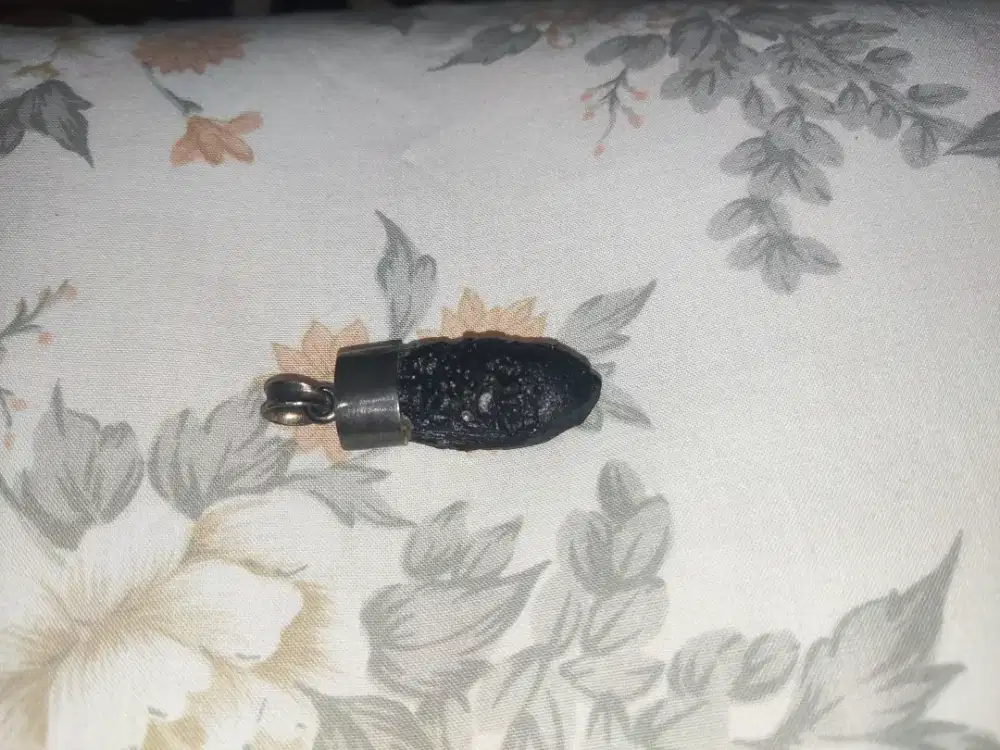 liontin Batu Meteor Satam