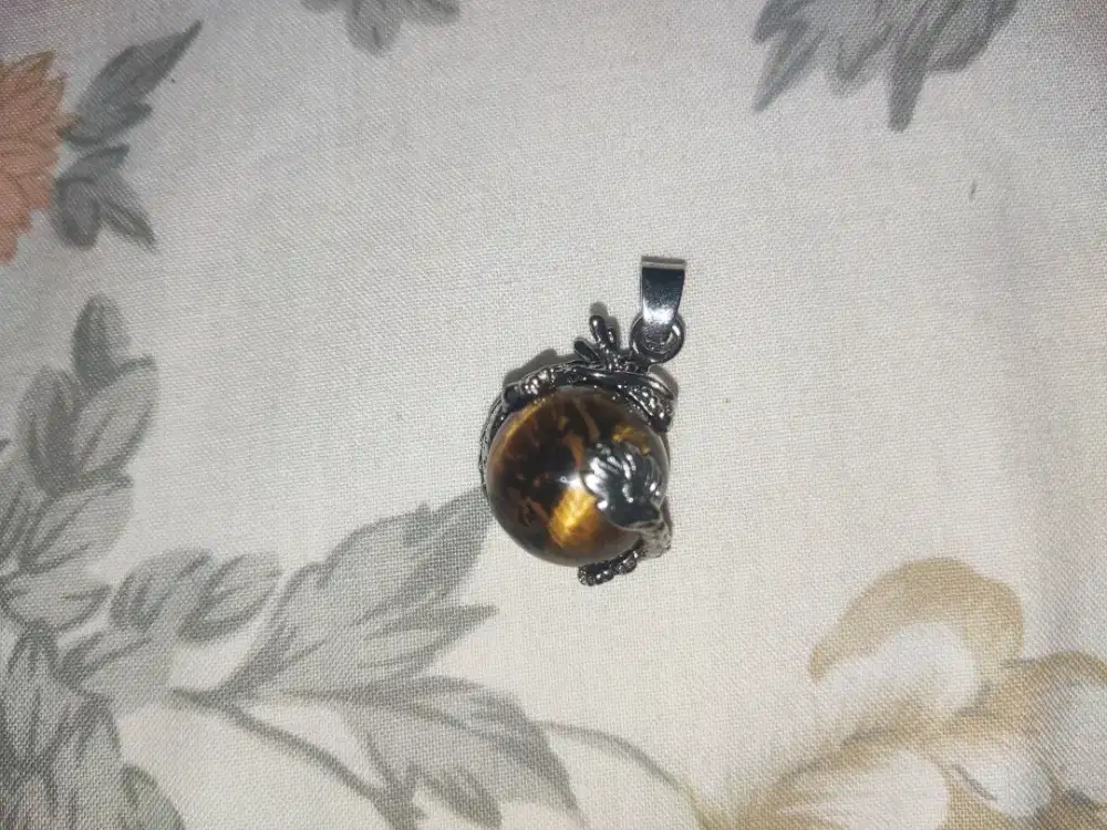 Liontin batu CAT EYE