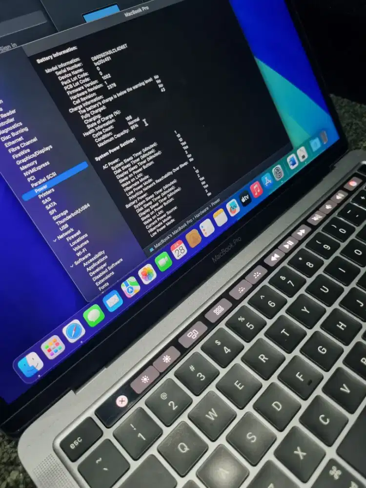 Macbook pro m1 slim mulus tanpa dent cc rendah