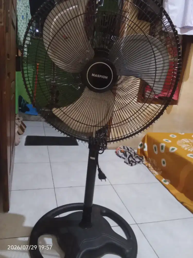 Kipas Maspion berdiri