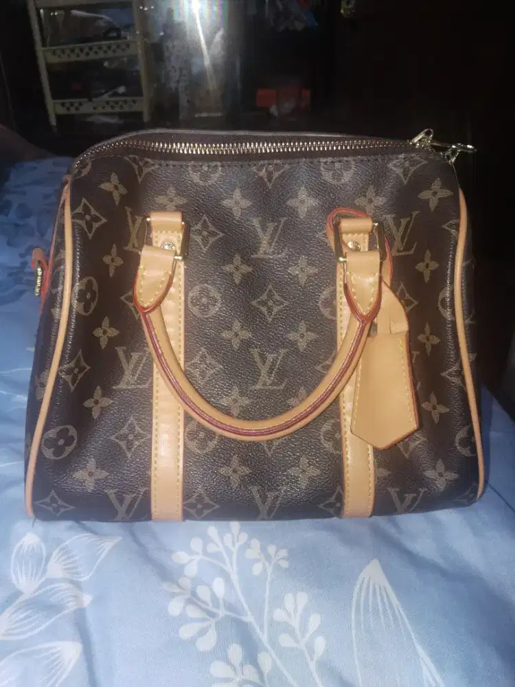 Tas wanita merk LV