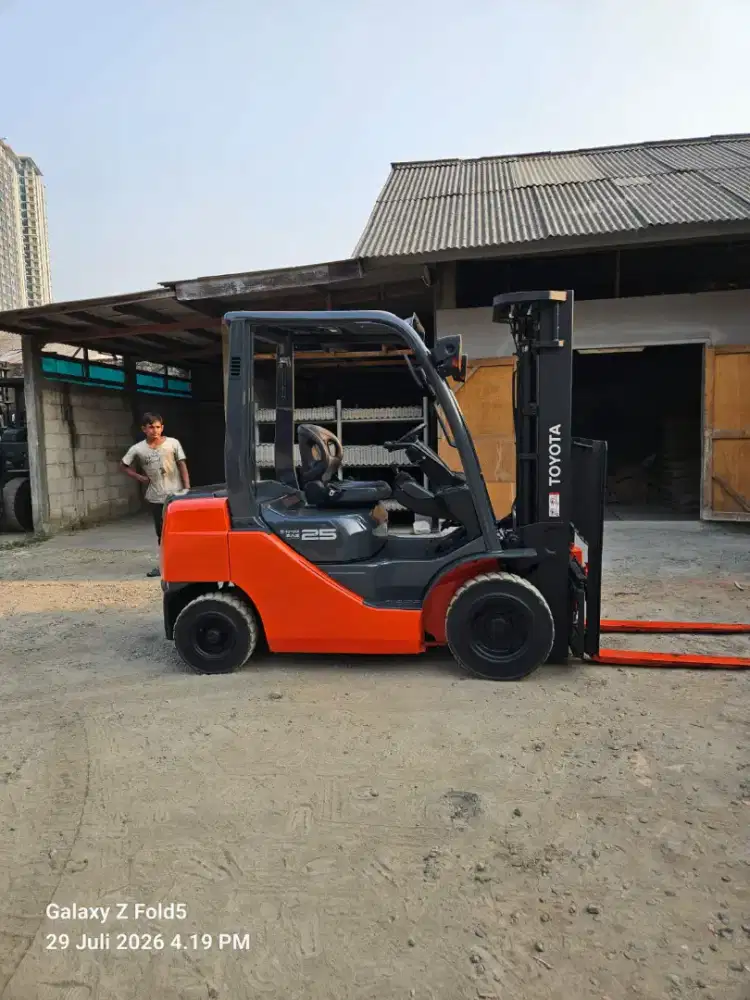 Forklift Toyota 2,5 Ton,Manual,Threelift 4,3 Meter,8FD25,Tahun 2020