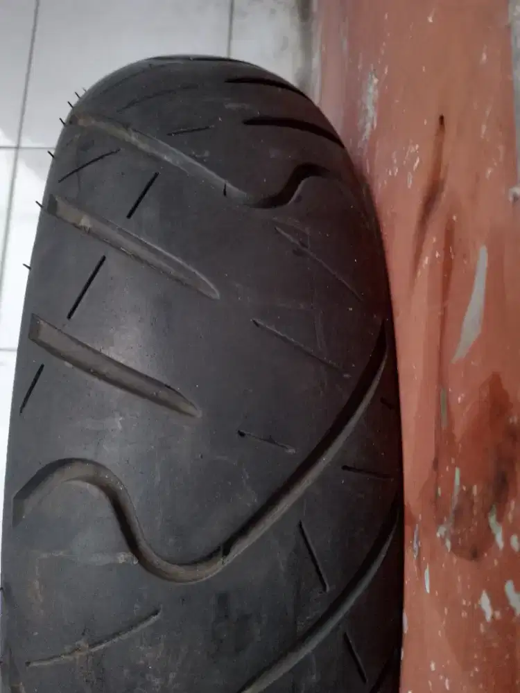 Ban CBR 150R kondisi 90% masih tebel