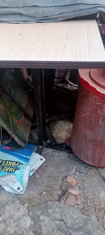 Meja cafe bekas berkualitas
