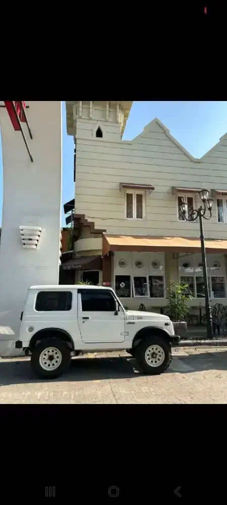 Suzuki Jimny tahun 1984, putih 4x4