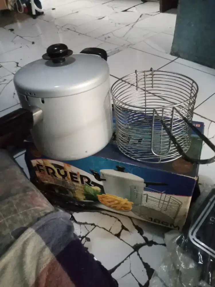 Cetak kue dan panci