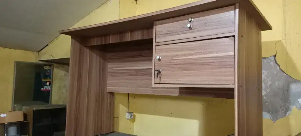 7 Unit Meja Kantor Dan 7 Unit Dipan Jati Bekas Kost2 an