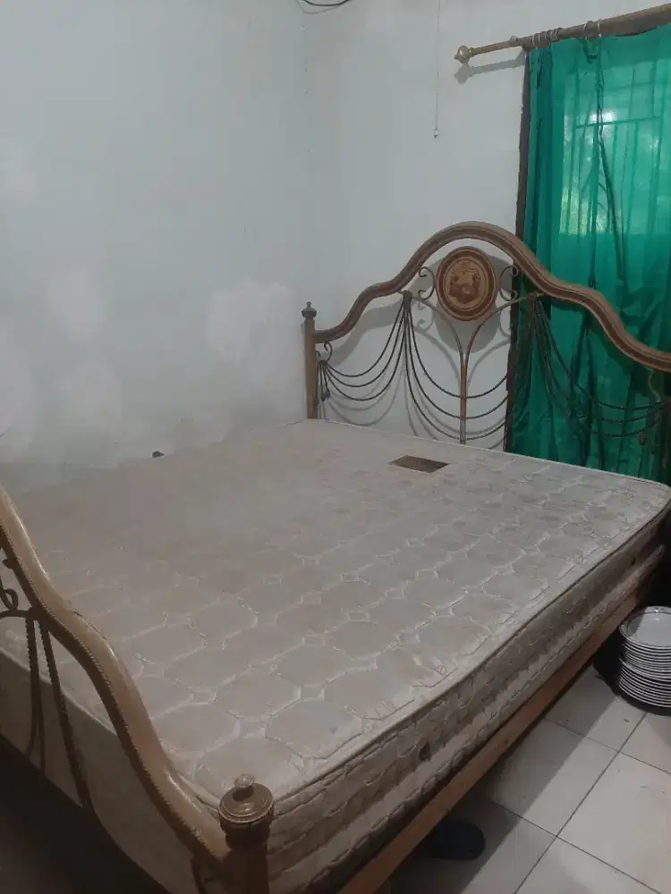 Ranjang Besi dan springbed merk Uniland