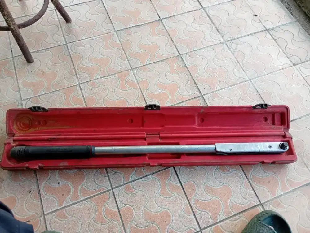 Kunci momen / kunci torsi