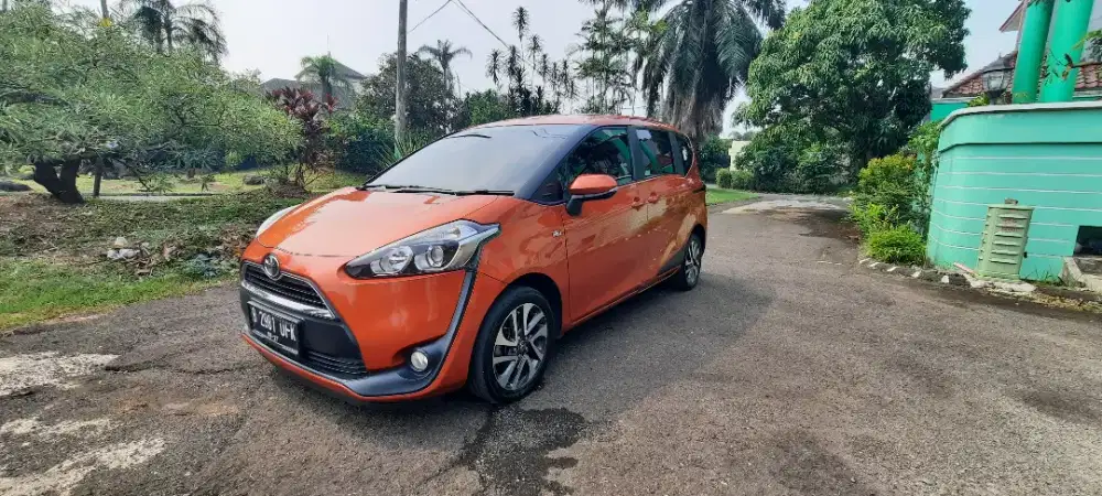 Toyota Sienta 1.5 V Automatic 2017