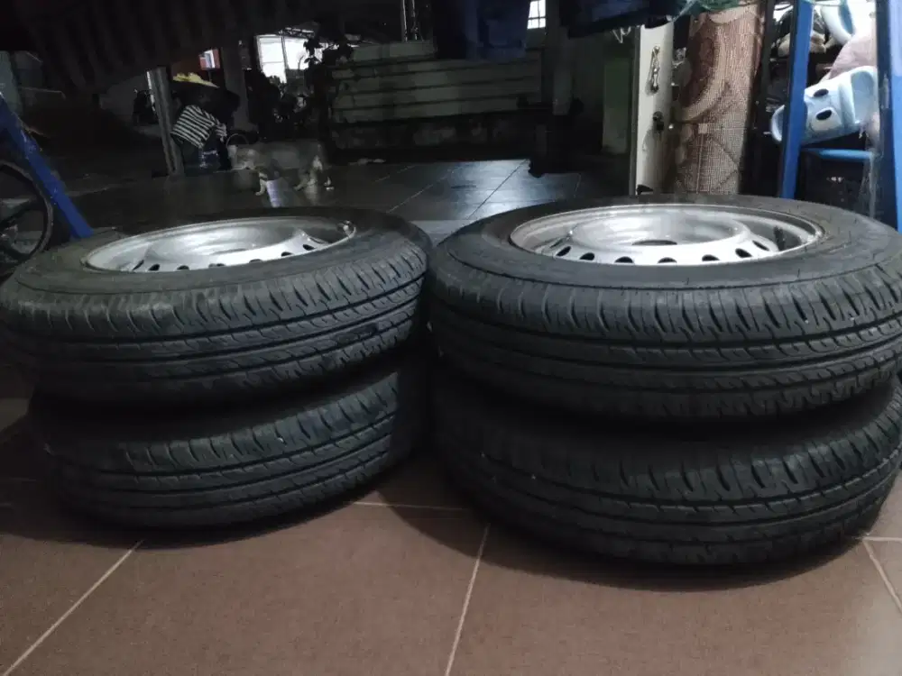 Di jual cepat pelek +ban sigra r13 2026 gresss