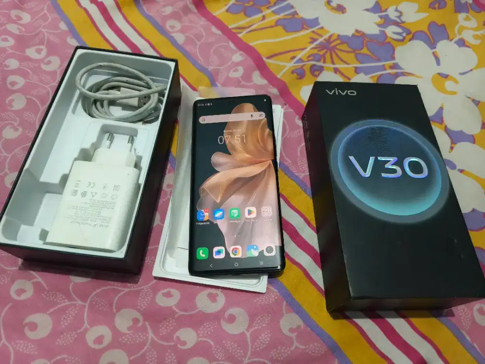 Vivo V30 ram 8/256