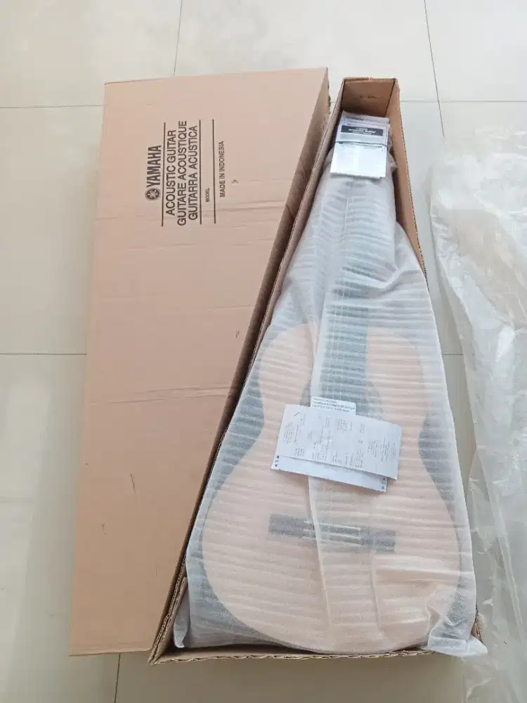 Gitar Yamaha Original beli di Gramedia blm ada sebulan nota masih ada