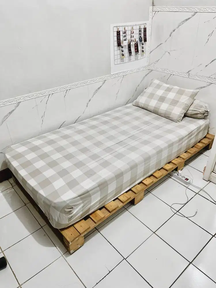 Kasur GUHDO Single 90x200 + Dipan Kayu | 700K