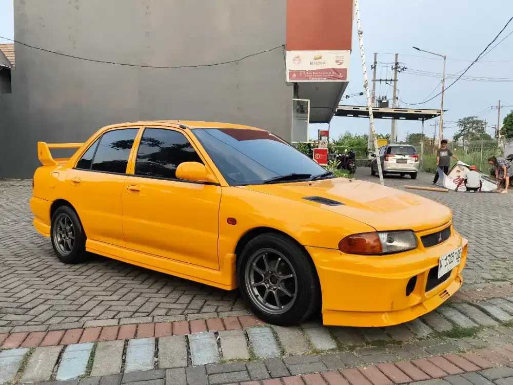 Mitsubishi Lancer EVO Full Modif Thunderbolt Jackie Chan Istimewa