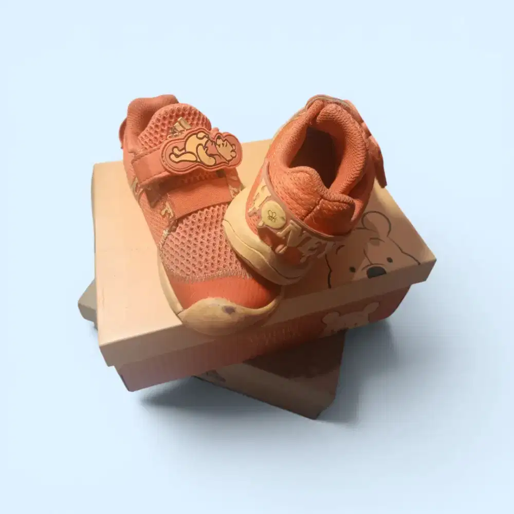 Sepatu anak adidas x Winnie the Pooh
