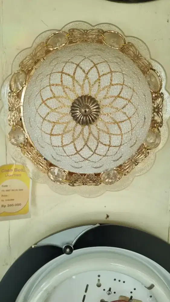 Lampu plafon minalis