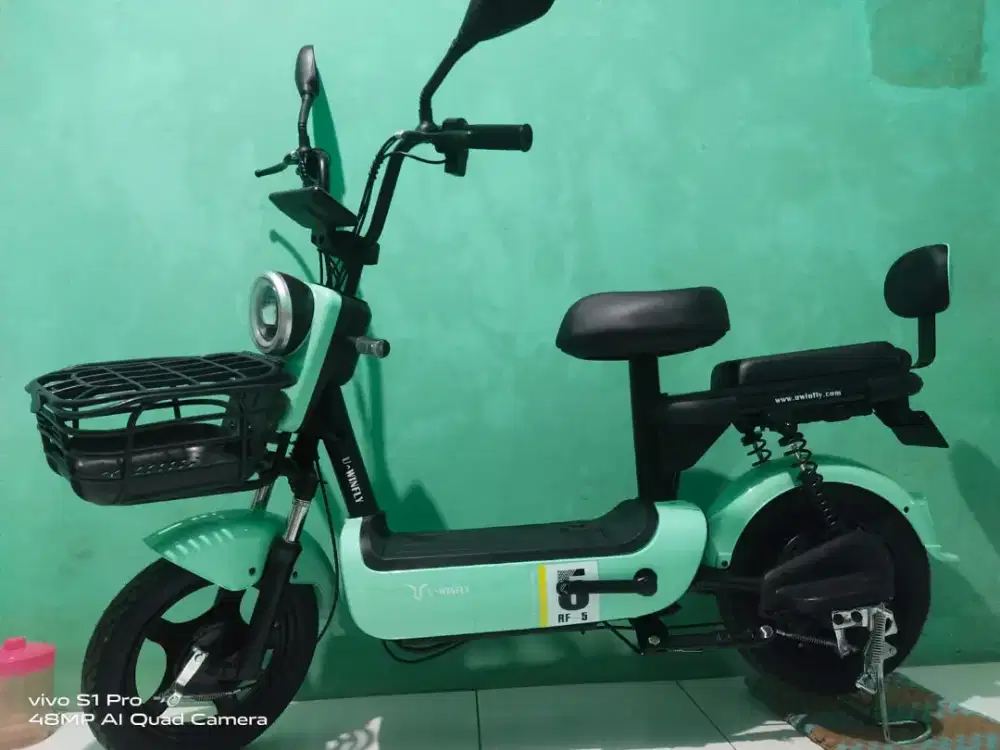 Sepeda listrik merk uwinfly tipe f-5