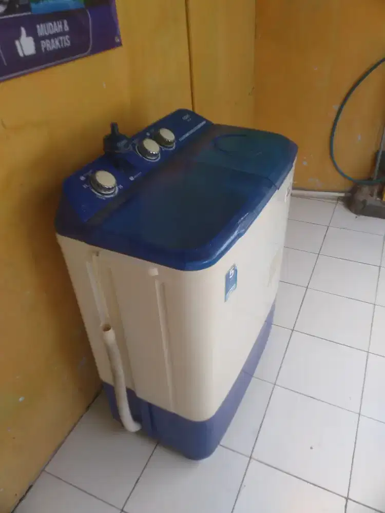 Mesin cuci AQUA 8kg