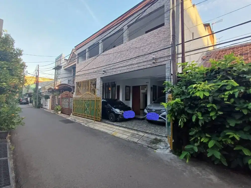 Disewakan rumah 2 lantai di Jakarta Timur, 5 KT, 4 KM, LB 200, LT 135