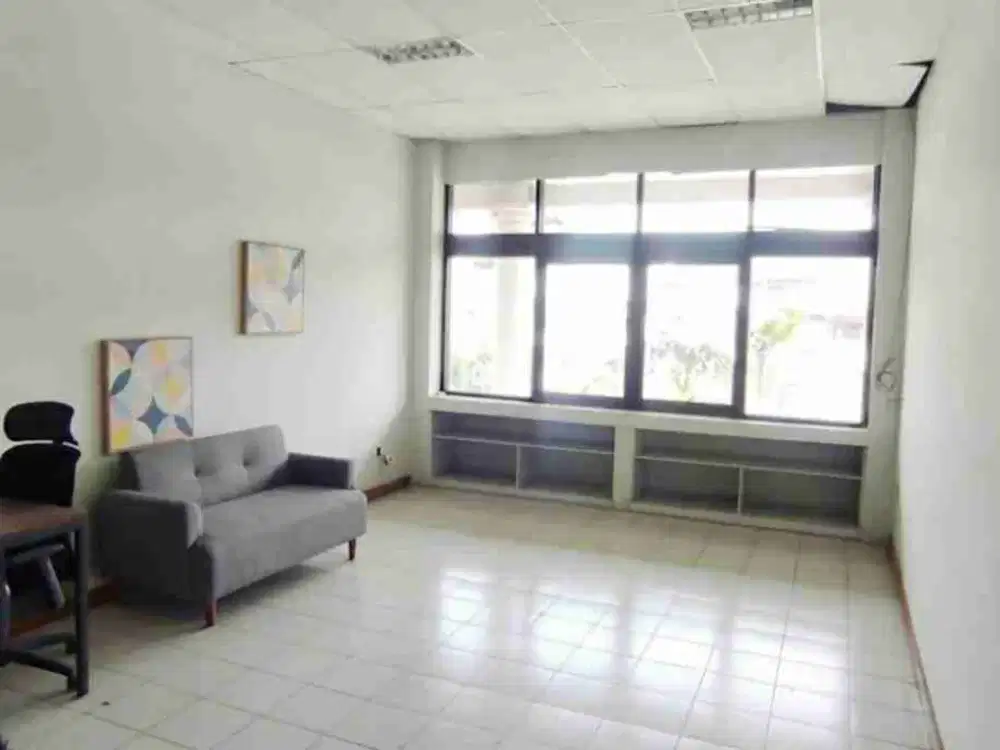 Sewa Ruang Usaha di Area Bisnis Strategis Kemang Luas 28m²