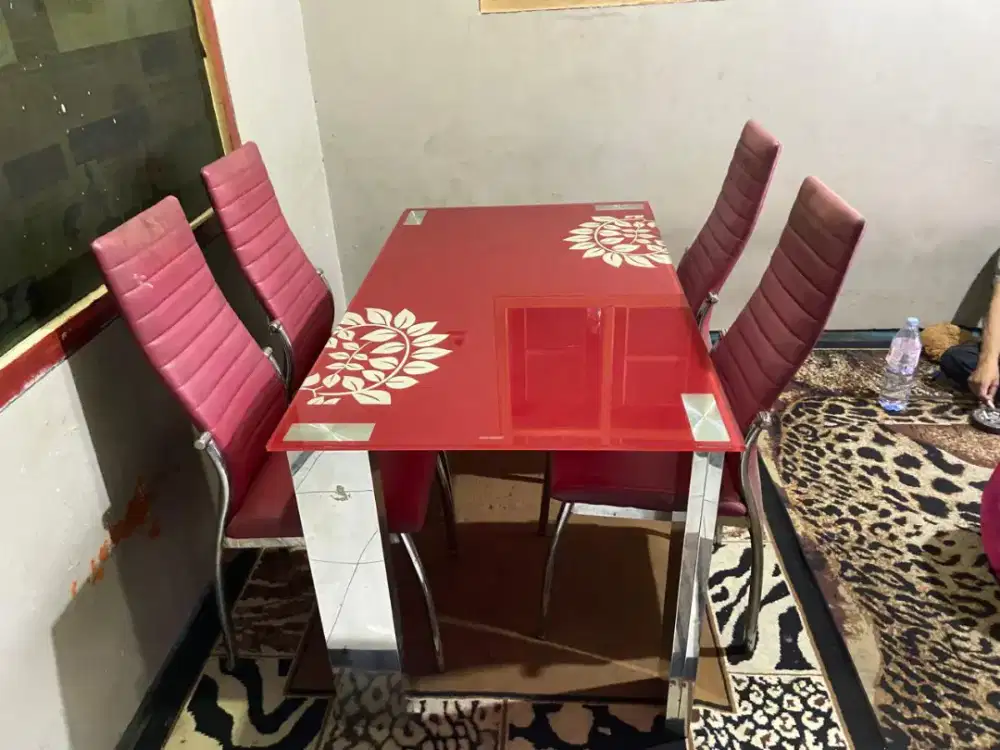 Barang Bekas Pindahan Meja Makan, Meja Bufet, Led 32inc dan Kulkas LG