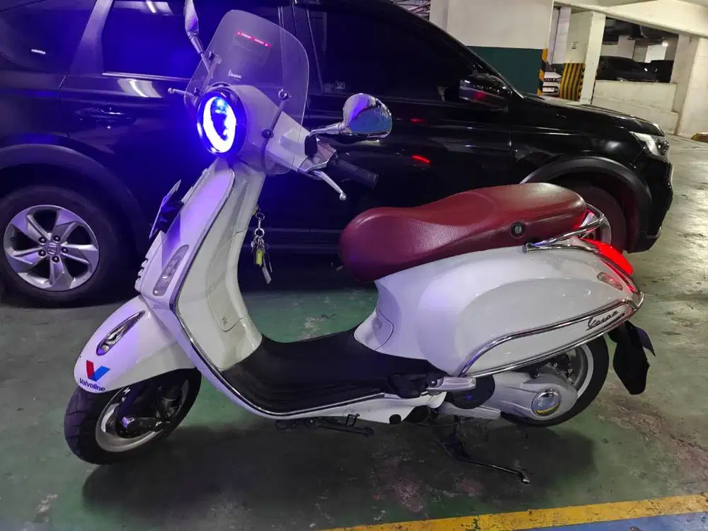 Vespa Piaggio Primavera 150 3V Putih 2014 – Full Original – Jual BU
