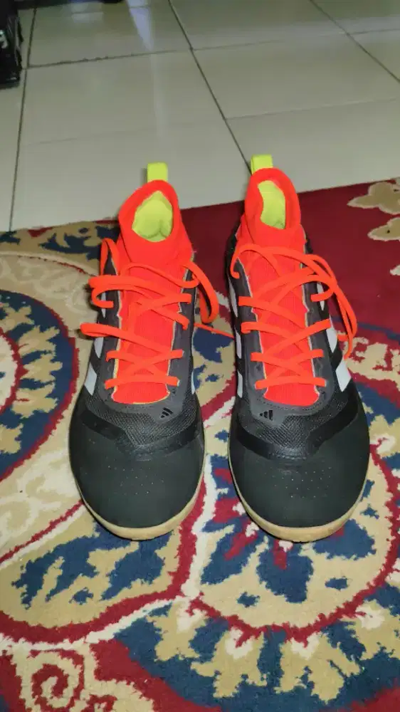 Sepatu futsal adidas predator league
