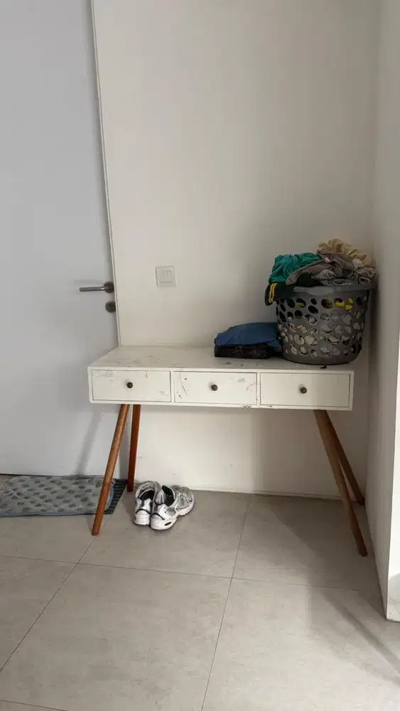 Meja tamu meja rias