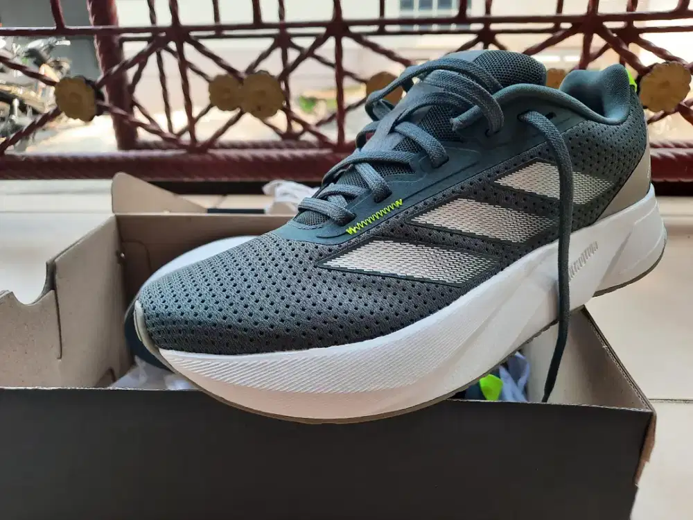 Sepatu Adidas Original Untuk Jalan Santai atau Gym Ukuran 39