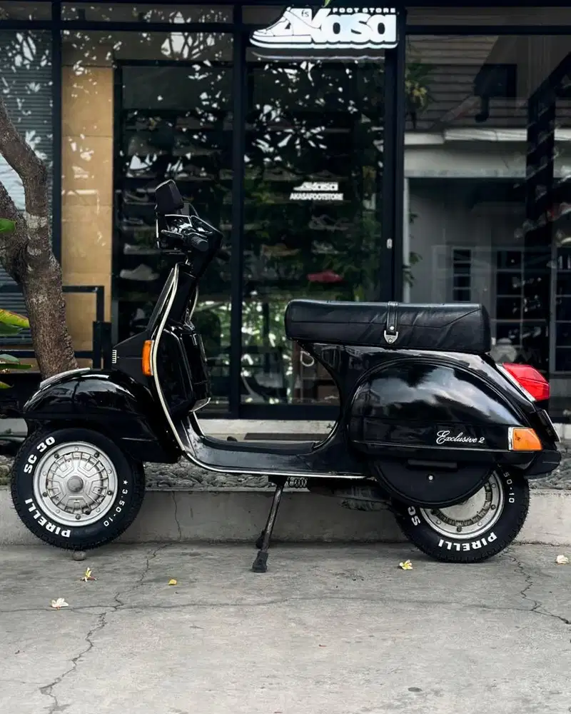 Vespa exclusive 1994 Hitam Black Mauritius Blue