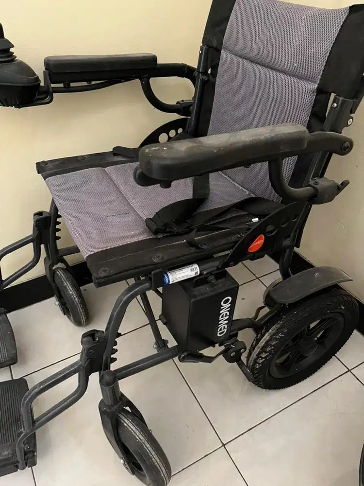 Kursi roda onemed elektrik