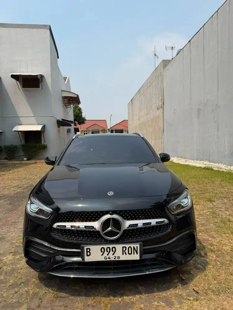 MERCEDES BENZ GLA200 AMG Line 2023 Black Hitam BU 2022/2024 Low KM