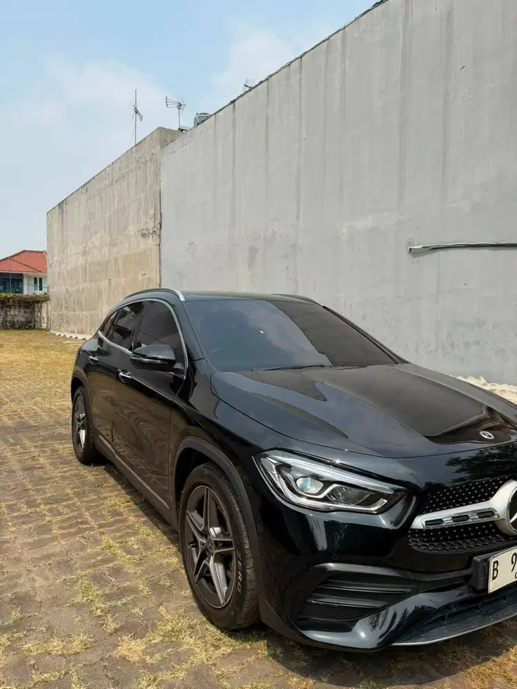 MERCEDES BENZ GLA200 AMG Line 2023 Black Hitam BU 2022/2024 Low KM