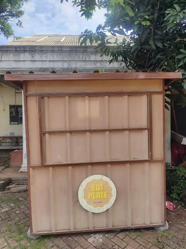 Booth container