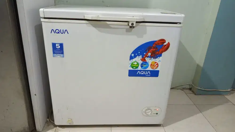 Freezer box merk Aqua kapasitas 161
