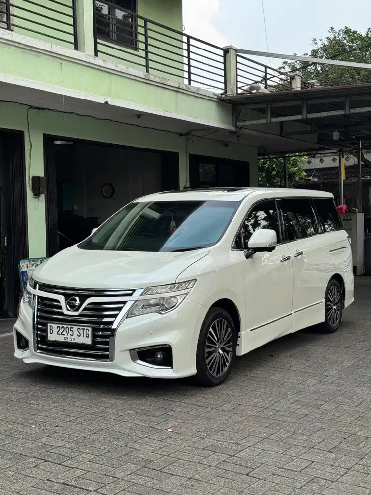 Jual Cash Nissan Elgrand HWSTAR 2.5 Facelift 2014