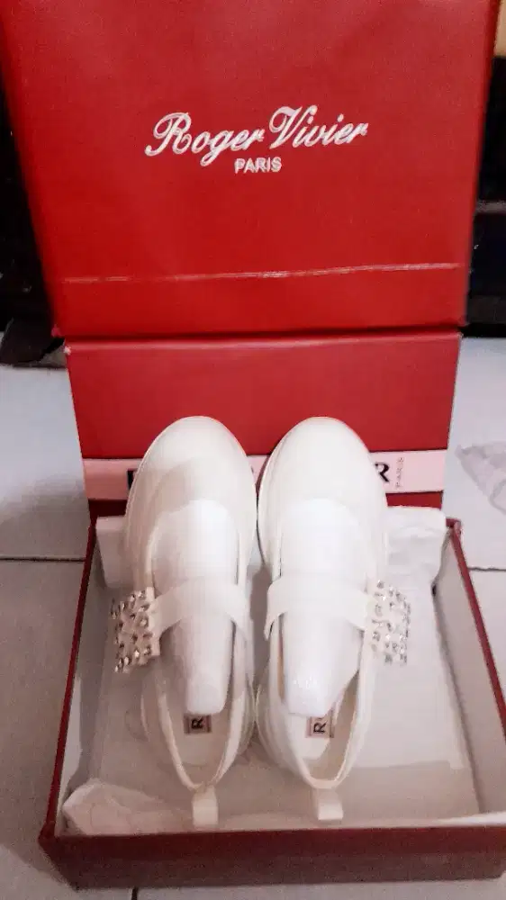 Sepatu Roogervivier